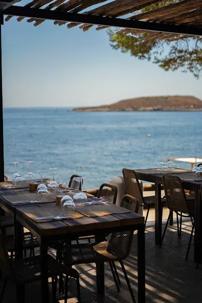 Sea views and dining terrace at El Chaval Beach Club in Calvià