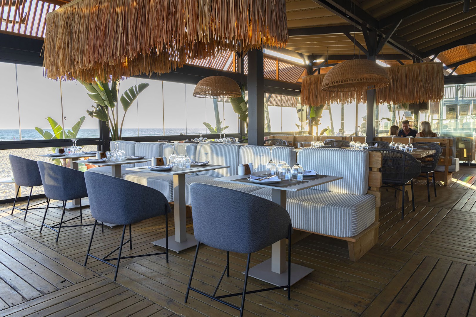 Sunbeds and cocktail bar at Serena Beach Club on Playa de la Barrosa